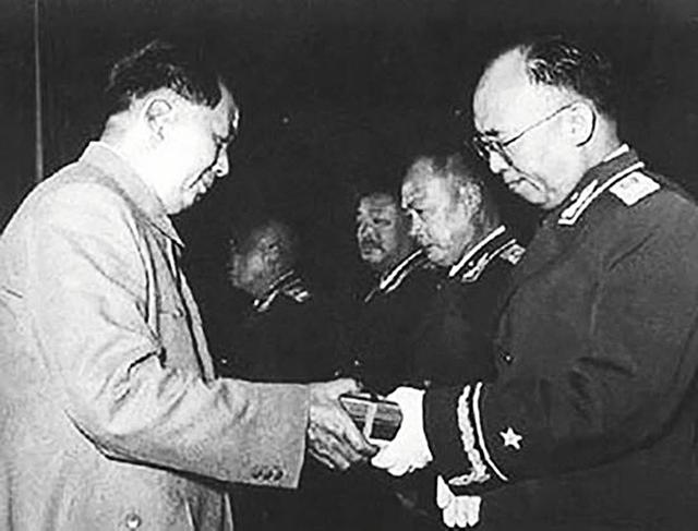 借的快，毛泽东在韶山办夜校、搞雪耻会，也遭到了成胥生的反击